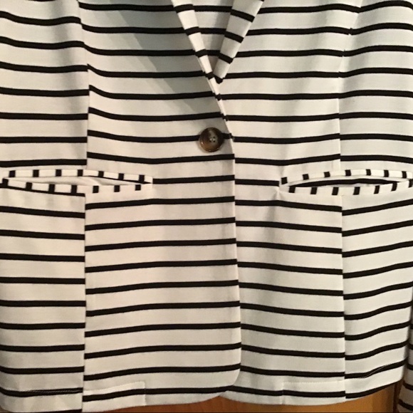 Women’s striped dressy jacket! - Picture 3 of 4